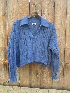 Hollister Women’s Blue Cable Knit V‑Neck Cropped Sweater Size Large